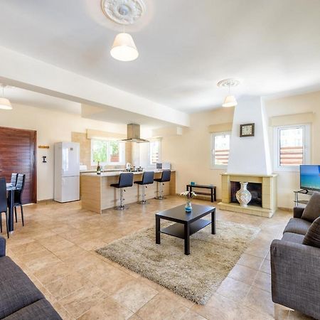 Villa Irina Paralimni Bagian luar foto