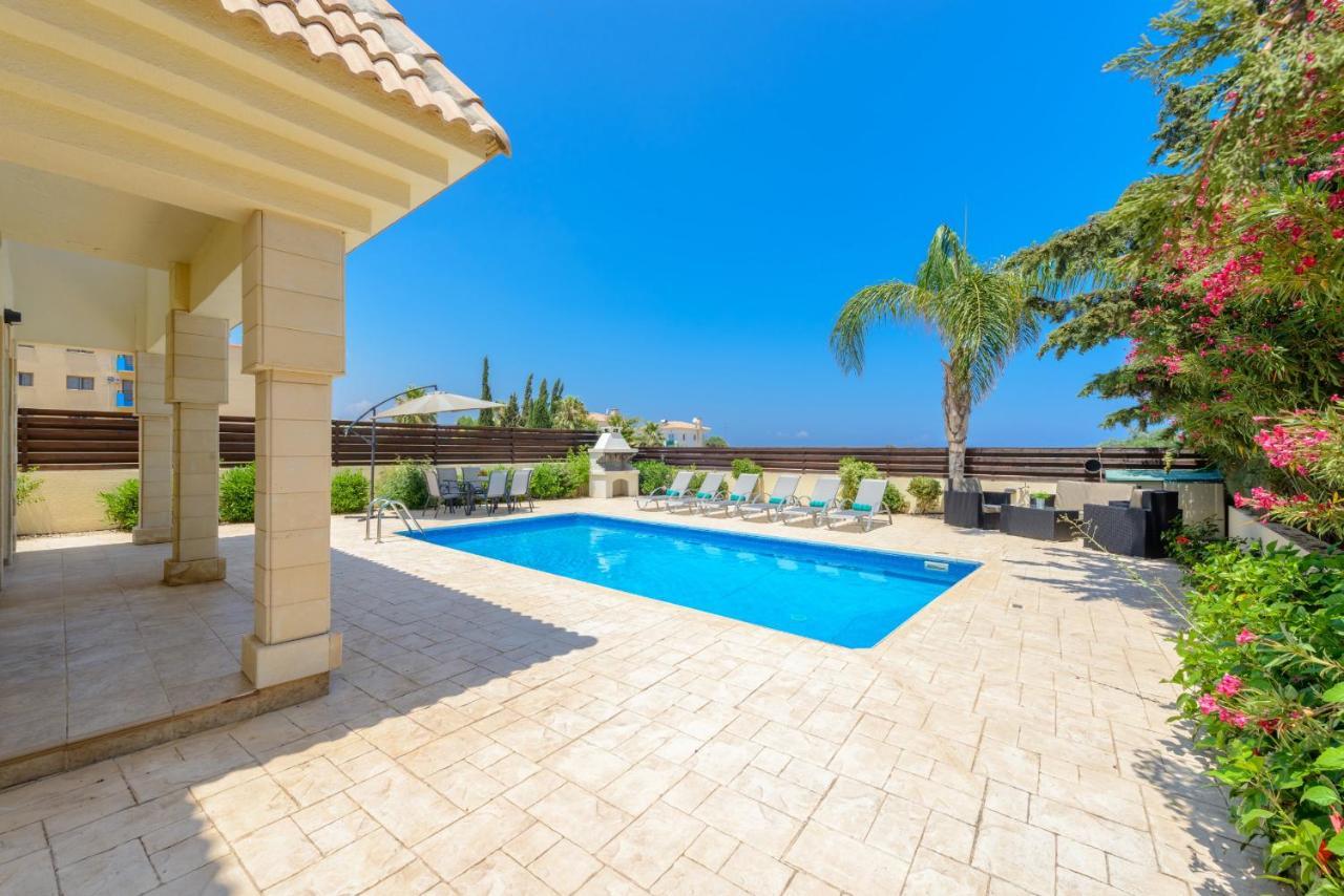 Villa Irina Paralimni Bagian luar foto