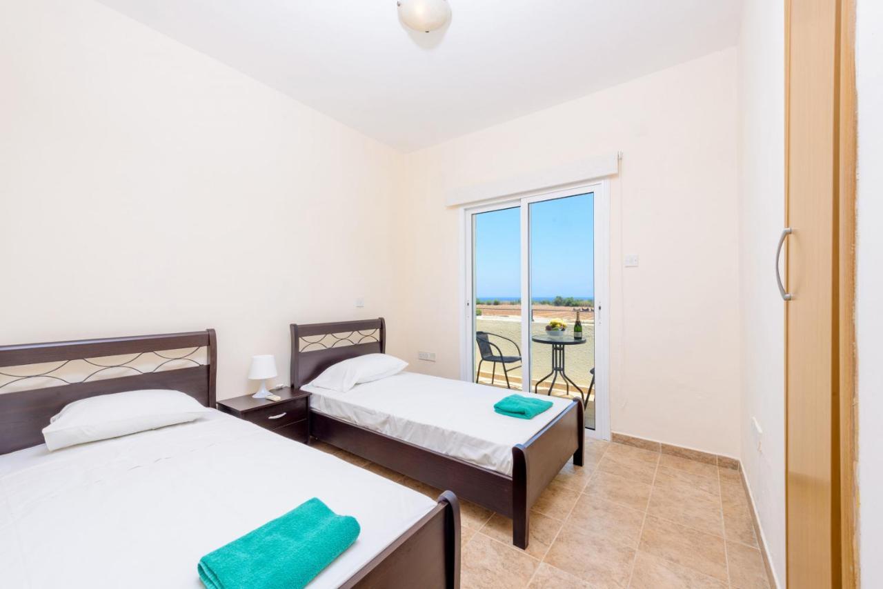 Villa Irina Paralimni Bagian luar foto